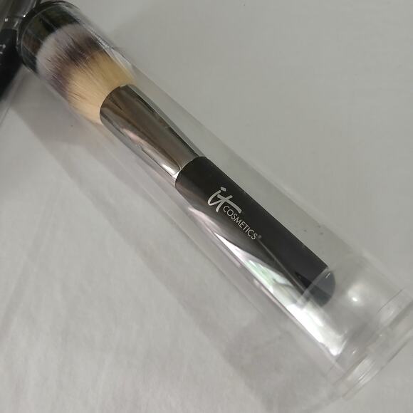 IT COSMETIC BRUSH BUNDLE NO 4-6-7-8 ALL NEW - Picture 6 of 11